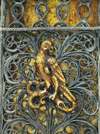 A GERMAN PARCEL GILT AND FILIGREE SILVER BESAMIM OR SPICE TO... - Foto 10