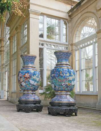 A PAIR OF MONUMENTAL CHINESE CLOISONNE ENAMEL VASES, ON STAN... - фото 1