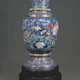 A PAIR OF MONUMENTAL CHINESE CLOISONNE ENAMEL VASES, ON STAN... - фото 4