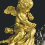 A CHARLES X ORMOLU, PATINATED-BRONZE AND RED MARBLE EQUESTRI... - Foto 3