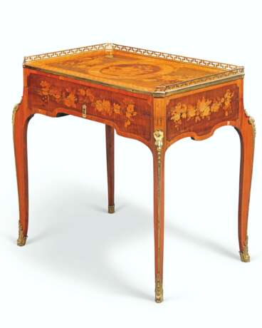 A LATE LOUIS XV ORMOLU-MOUNTED SYCAMORE, TULIPWOOD, SATINWOOD, AMARANTH AND FRUITWOOD MARQUETRY SECRETAIRE - фото 3
