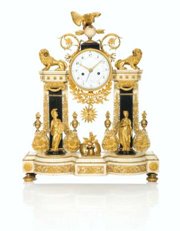 A LATE LOUIS XVI ORMOLU-MOUNTED WHITE AND BLACK MARBLE PORTICO CLOCK - фото 1