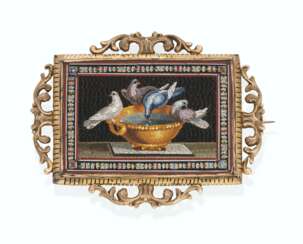 AN ITALIAN GILT- METAL MOUNTED BROOCH SET WITH A MICROMOSAIC PLAQUE