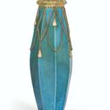 A PAIR OF FRENCH ORMOLU-MOUNTED TURQUOISE-GROUND PORCELAIN VASES AND COVERS - фото 3
