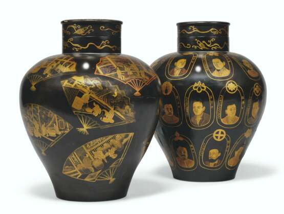 TWO JAPANESE PARCEL-GILT LACQUERED OVOID JARS AND COVERS - photo 1