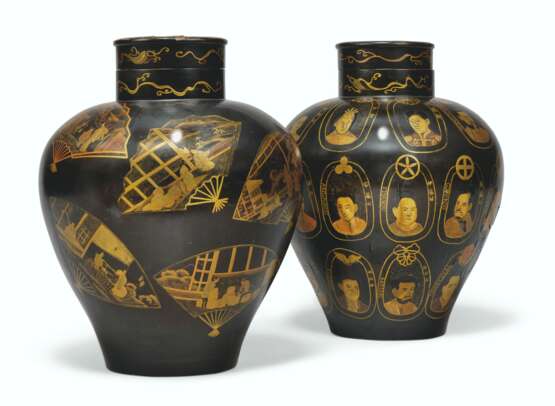 TWO JAPANESE PARCEL-GILT LACQUERED OVOID JARS AND COVERS - photo 2