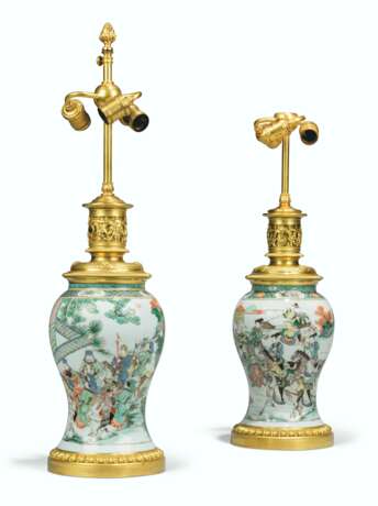 Caldwell, Edward F.. A PAIR OF ORMOLU-MOUNTED PORCELAIN LAMPS - Foto 1