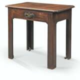 A GEORGE III MAHOGANY ARCHITECT'S TABLE - Foto 2