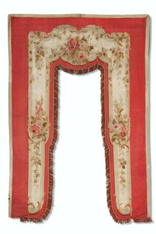A PAIR OF NAPOLEON III TAPESTRY PORTIERES - Foto 1