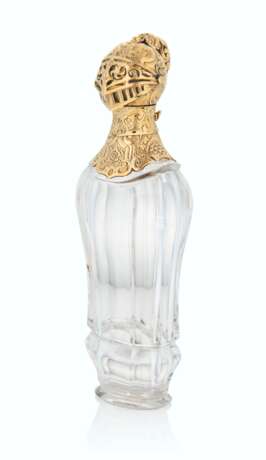 A FRENCH GOLD-MOUNTED GLASS SCENT BOTTLE - photo 2