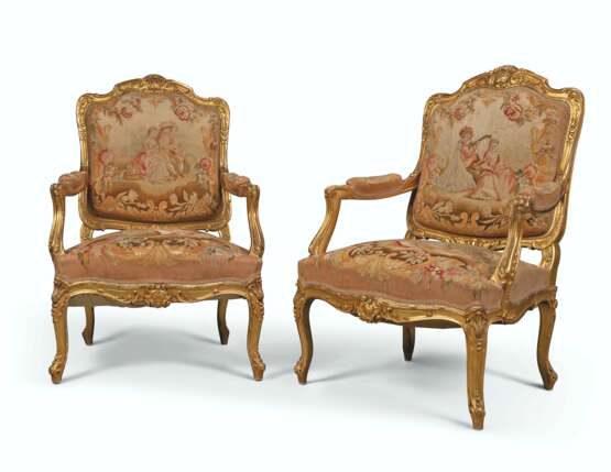 A PAIR OF FRENCH GILTWOOD AND TAPESTRY FAUTEUILS - photo 1