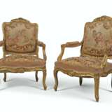 A PAIR OF FRENCH GILTWOOD AND TAPESTRY FAUTEUILS - фото 1