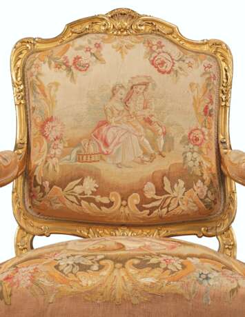 A PAIR OF FRENCH GILTWOOD AND TAPESTRY FAUTEUILS - фото 4