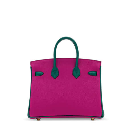 HERMÈS. A CUSTOM ROSE POURPRE & MALACHITE TOGO LEATHER BIRKIN 25 WITH BRUSHED GOLD HARDWARE - photo 2