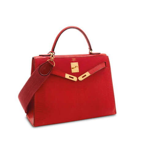 HERMÈS. A SHINY ROUGE VIF SALVATOR LIZARD SELLIER KELLY 32 WITH GOLD HARDWARE - фото 2