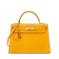 A JAUNE COURCHEVEL LEATHER SELLIER KELLY 32 WITH GOLD HARDWARE