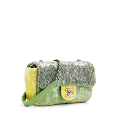 CHANEL. A LIME SEQUIN MINI SINGLE FLAP WITH SILVER HARDWARE - фото 2
