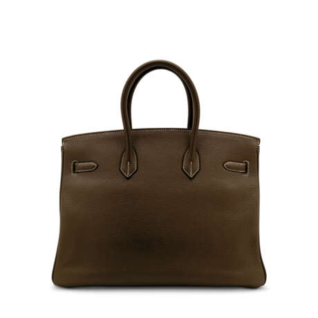 HERMÈS. AN ÉTOUPE CLÉMENCE LEATHER BIRKIN 35 WITH PALLADIUM HARDWARE - Foto 3