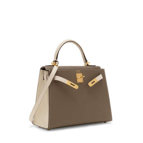 HERMÈS. A CUSTOM ÉTOUPE & CRAIE EPSOM LEATHER SELLIER KELLY 28 WITH GOLD HARDWARE - фото 3