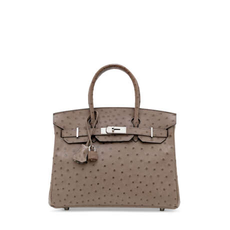 HERMÈS. A GRIS TOURTERELLE OSTRICH BIRKIN 30 WITH PALLADIUM HARDWARE - Foto 1