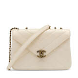 CHANEL. A CRÈME LAMBSKIN LEATHER CHEVRON SINGLE FLAP BAG WITH BRUSHED GOLD HARDWARE - photo 1