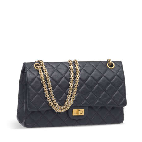 CHANEL. A BLACK AGED LAMBSKIN LEATHER 2.55 REISSUE 226 DOUBLE FLAP WITH GOLD HARDWARE - photo 2