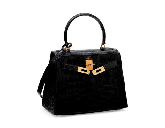 HERMÈS. AN EXCEPTIONAL SHINY BLACK ALLIGATOR MINI KELLY 20 WITH 18K YELLOW GOLD AND DIAMOND HARDWARE - фото 2