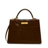 HERMÈS. A SHINY HAVANE NILOTICUS CROCODILE SELLIER KELLY 32 WITH GOLD HARDWARE - фото 1
