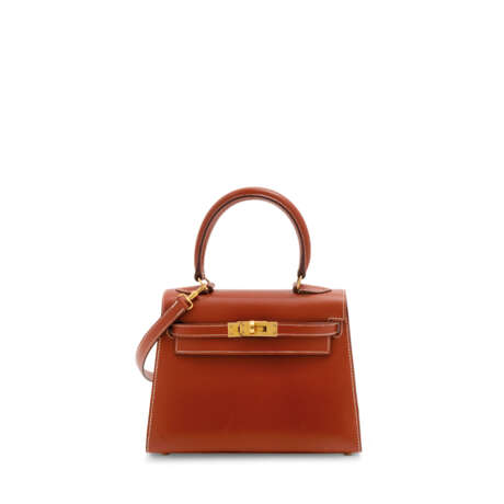 HERMÈS. A NOISETTE CALF BOX LEATHER MINI KELLY 20 WITH GOLD HARDWARE - photo 1