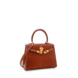 HERMÈS. A NOISETTE CALF BOX LEATHER MINI KELLY 20 WITH GOLD HARDWARE - фото 2