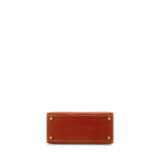 HERMÈS. A NOISETTE CALF BOX LEATHER MINI KELLY 20 WITH GOLD HARDWARE - Foto 4