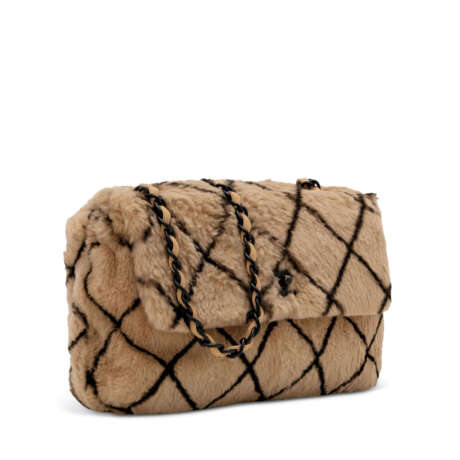 CHANEL. A LIGHT BROWN QUILT EFFECT FAUX FUR SINGLE FLAP BAG WITH BLACK HARDWARE - фото 3