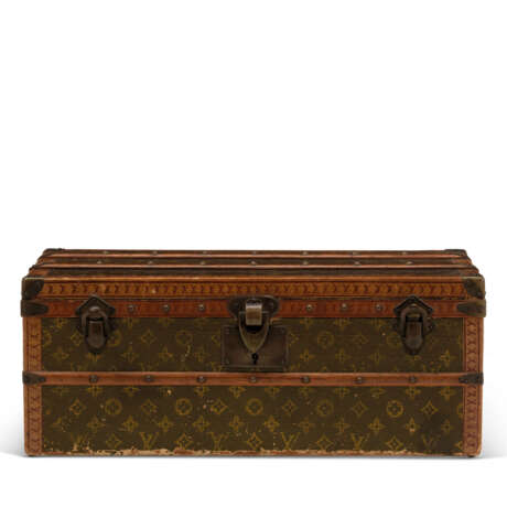 LOUIS VUITTON. A RARE, MONOGRAM CANVAS FLOWER TRUNK - photo 1