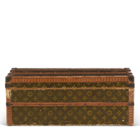 LOUIS VUITTON. A RARE, MONOGRAM CANVAS FLOWER TRUNK - photo 2