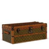 LOUIS VUITTON. A RARE, MONOGRAM CANVAS FLOWER TRUNK - photo 3