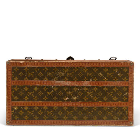 LOUIS VUITTON. A RARE, MONOGRAM CANVAS FLOWER TRUNK - photo 5