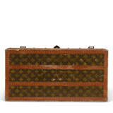 LOUIS VUITTON. A RARE, MONOGRAM CANVAS FLOWER TRUNK - Foto 5