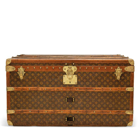 LOUIS VUITTON. A CLASSIC MONOGRAM CANVAS STEAMER TRUNK - фото 1