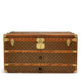 LOUIS VUITTON. A CLASSIC MONOGRAM CANVAS STEAMER TRUNK - фото 1