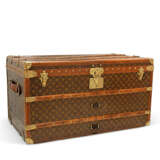 LOUIS VUITTON. A CLASSIC MONOGRAM CANVAS STEAMER TRUNK - photo 2