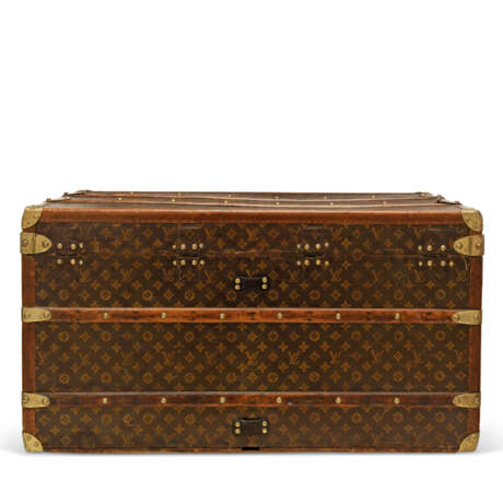 LOUIS VUITTON. A CLASSIC MONOGRAM CANVAS STEAMER TRUNK - photo 4