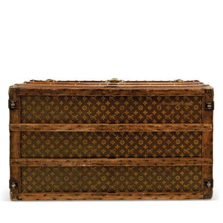 LOUIS VUITTON. A CLASSIC MONOGRAM CANVAS STEAMER TRUNK - photo 5