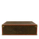 LOUIS VUITTON. A SET OF THREE: HARDSIDED MONOGRAM CANVAS SUITCASE TRUNKS - photo 7