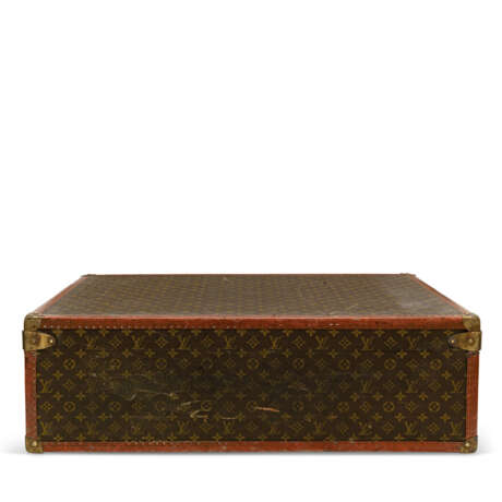 LOUIS VUITTON. A SET OF THREE: HARDSIDED MONOGRAM CANVAS SUITCASE TRUNKS - photo 7