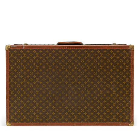 LOUIS VUITTON. A SET OF THREE: HARDSIDED MONOGRAM CANVAS SUITCASE TRUNKS - photo 15