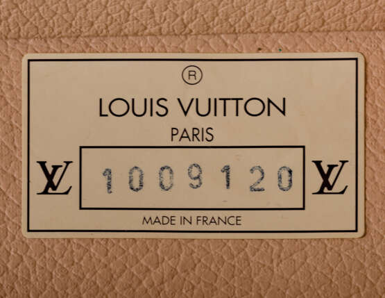 LOUIS VUITTON. A CLASSIC MONOGRAM CANVAS STANDING SHOE TRUNK - фото 6