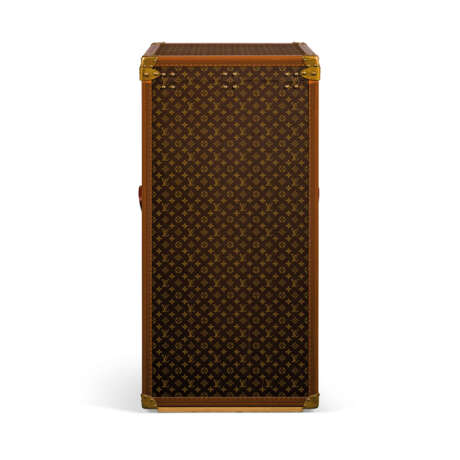 LOUIS VUITTON. A CLASSIC MONOGRAM STANDING WARDROBE TRUNK - photo 2