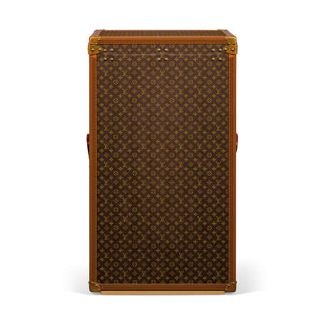 LOUIS VUITTON. A CLASSIC MONOGRAM CANVAS STANDING SHOE TRUNK - фото 3