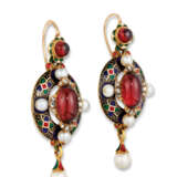 19TH CENTURY GARNET, SEED PEARL, ENAMEL AND DIAMOND HOLBEINESQUE NECKLACE AND EARRING SET - Foto 6