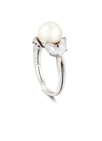 NATURAL PEARL, CULTURED PEARL AND DIAMOND RING, EARRINGS AND NECKLACE - photo 8